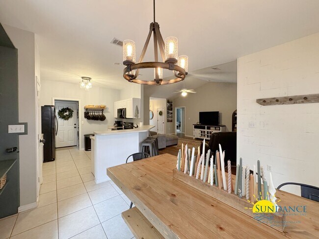 Building Photo - Spacious & Updated 3 Bedroom Home in Niceville-Near Eglin AFB!