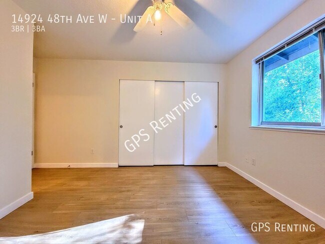 Building Photo - Lynnwood Picnic Point Area 3bd 2.5ba Duple...