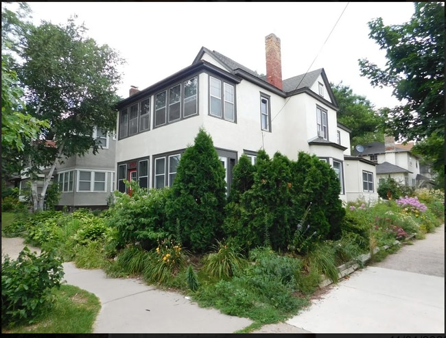 Building Photo - 2757 Fremont Ave S