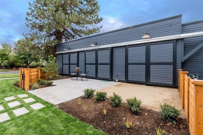Building Photo - Modern Cottage in Prime Downtown Bend Loca...