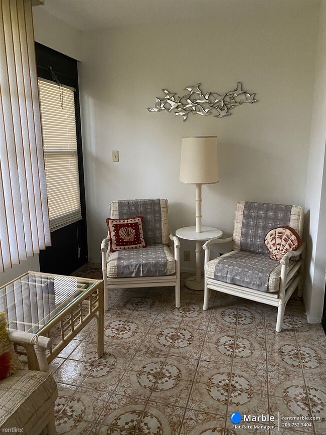 Building Photo - 2 br, 2 bath Condo - 19029 US Highway 19 N...