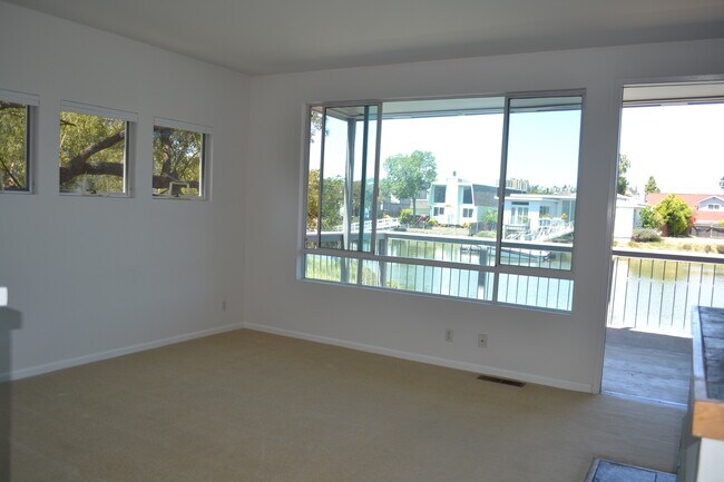 Foto del edificio - 100 Lucky Dr