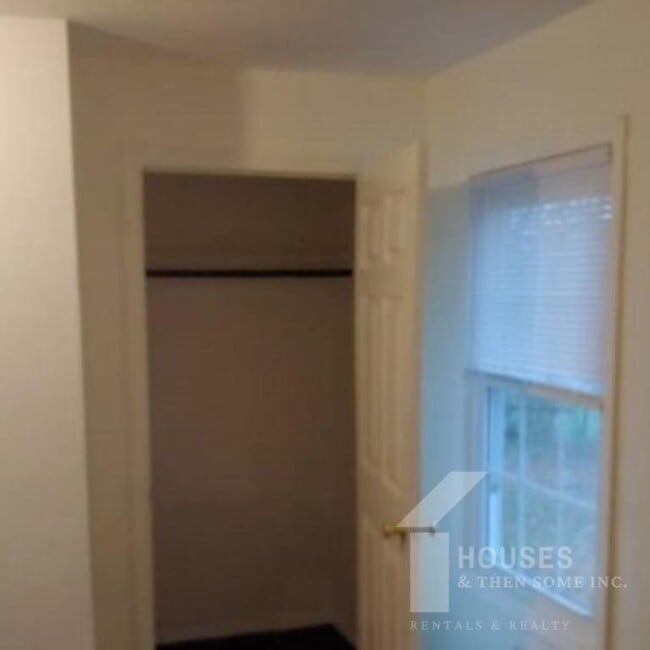 Building Photo - 120 Community Rd