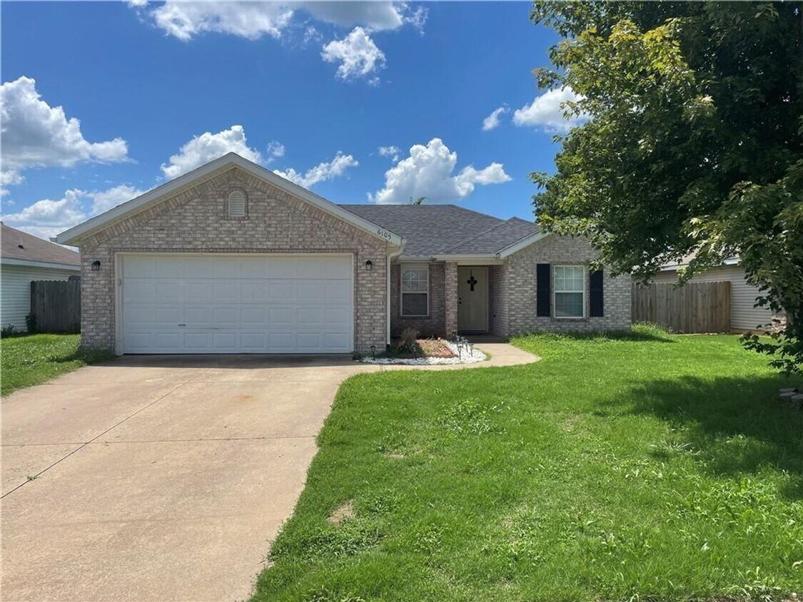 Primary Photo - Charming 3-Bedroom Home in Prime Bentonvil...