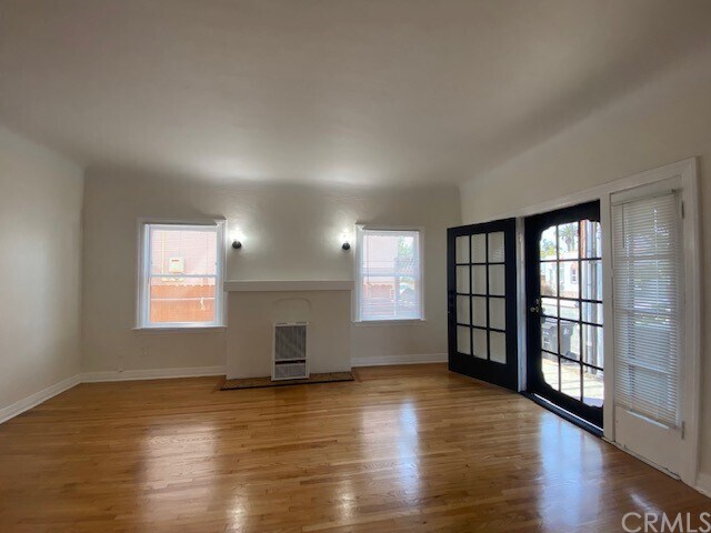 Building Photo - 3320 E 8th St
