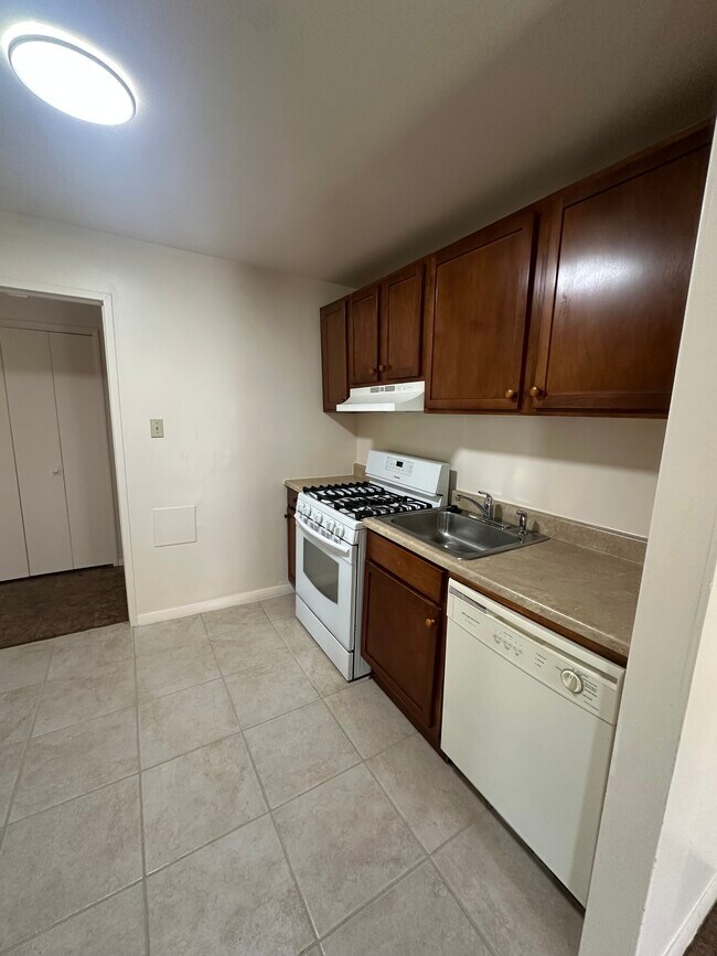 Foto del edificio - 7208 Donnell Pl
