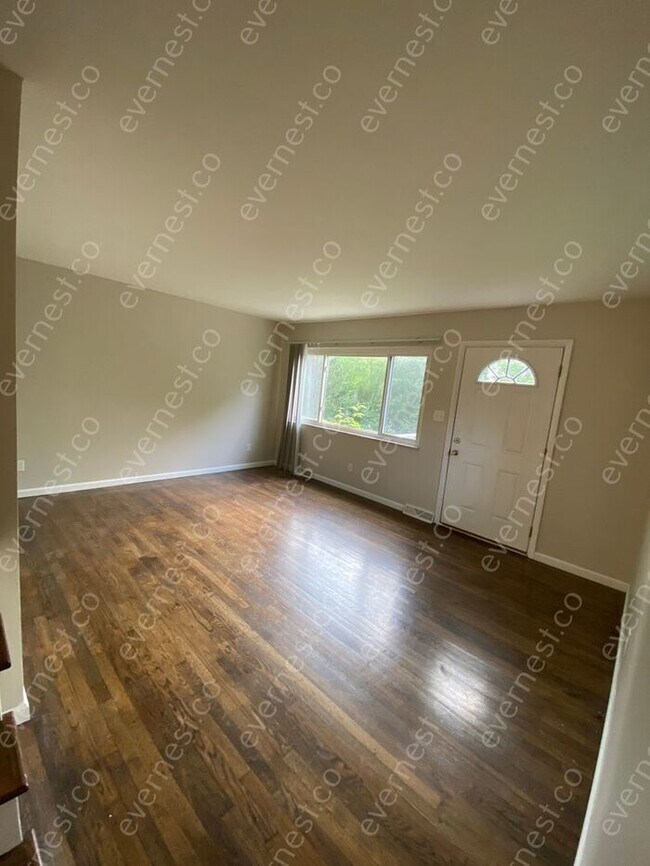 Building Photo - 195 Hanstein Pl