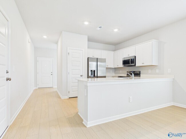 Building Photo - 15433 GRAYSON CIR