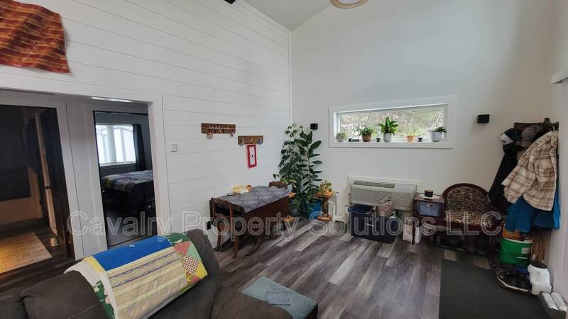 Foto principal - 4217-4217 Trinity Rd
