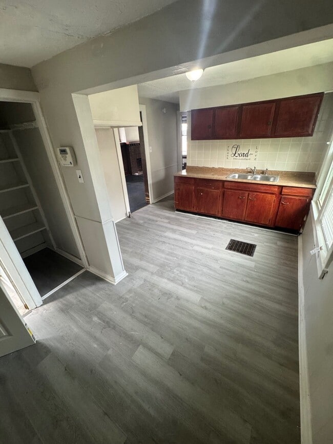 Photo - 9520 Marah Ave House