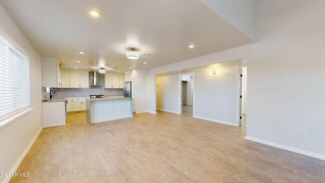 Building Photo - 508 Camino De La Rosa Rd