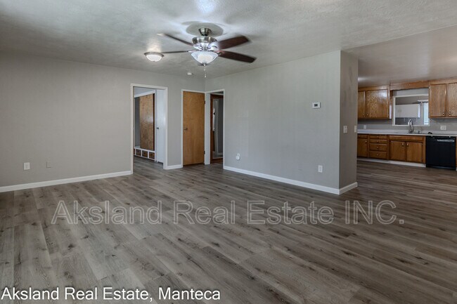 Foto del edificio - 3005 W Lathrop Rd