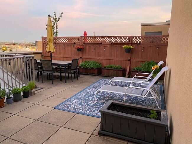 Building Photo - 1BR w/Private Terrace for Rent!