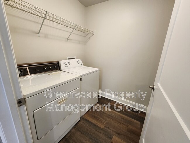 Building Photo - 414 Whiteoak St