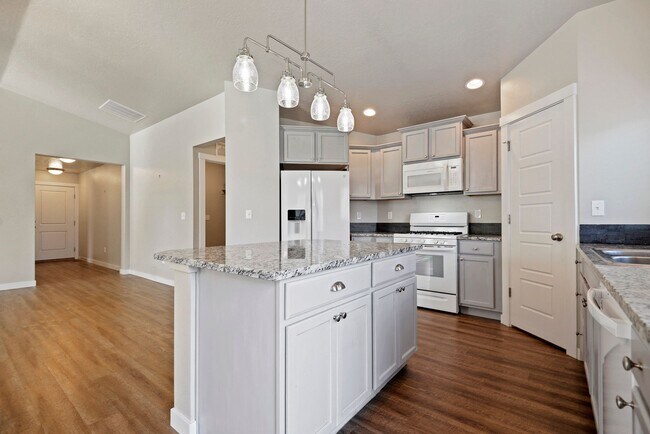 Foto del edificio - Newer 3 Bedroom Home in Kuna _ Pet Friendl...