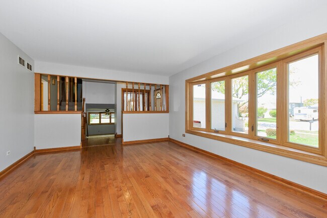 Foto del edificio - 7745 Woodstock Dr