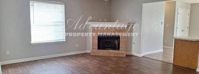 Building Photo - Beautiful 3 bedroom 2 bath home in Cordova...