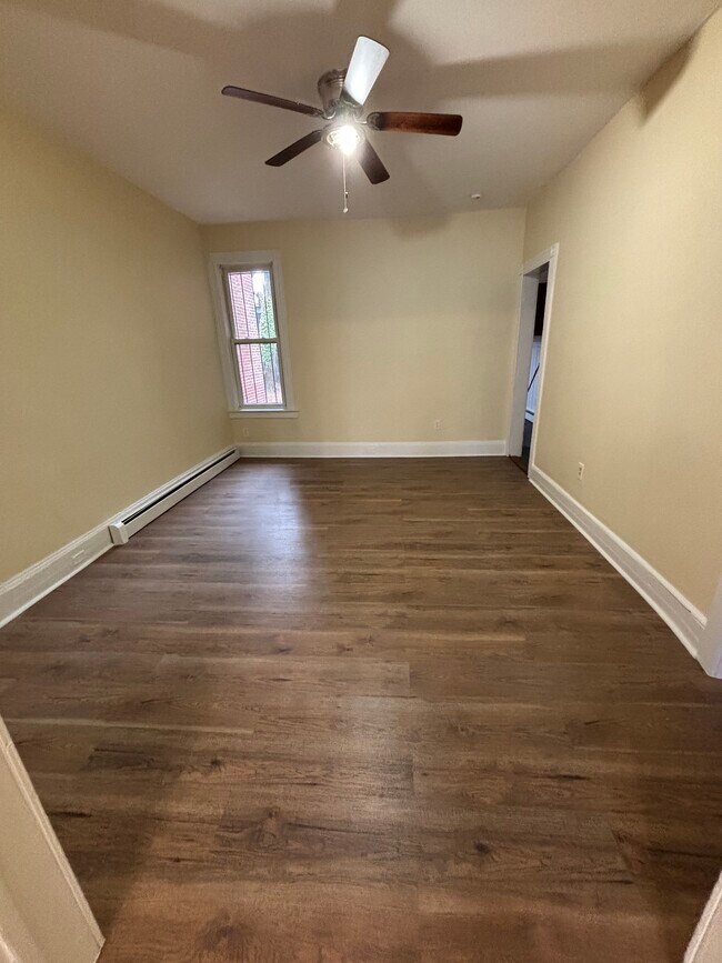 Building Photo - 244 6th Ave W