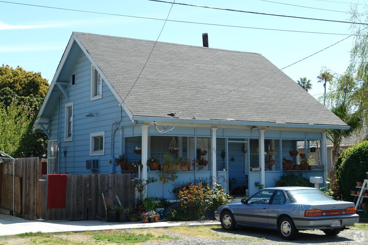 Building Photo - 230,248 'H' St./37613 2nd
