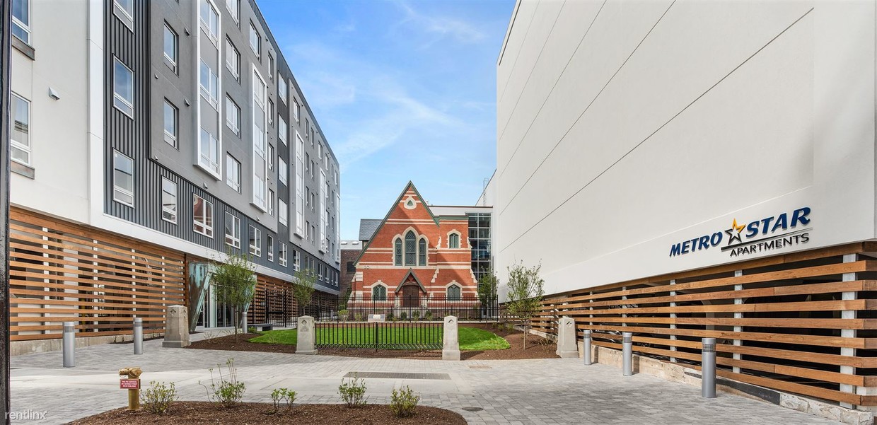 Primary Photo - 1 br, 1 bath Apartment - Metro on Crown