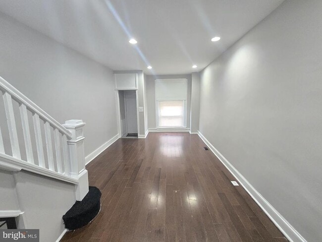 Building Photo - 402 N Curley St