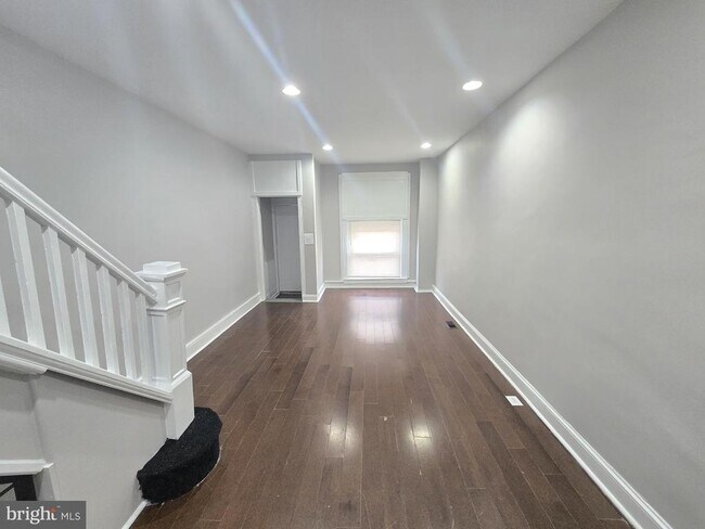 Foto del edificio - 402 N Curley St