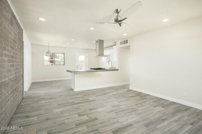 Foto del edificio - 1432 W 7th St