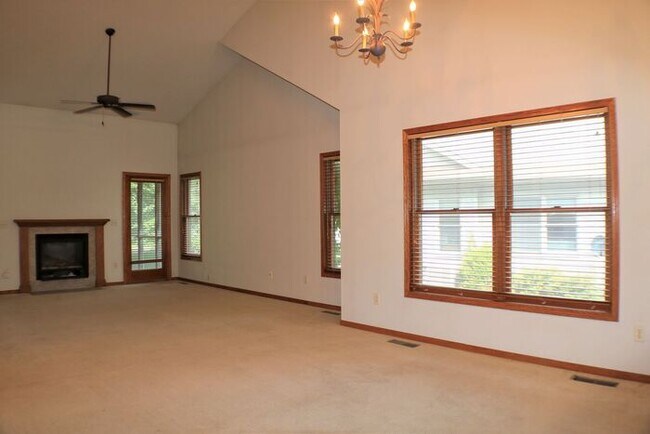 Foto del edificio - $2,050 | 4 Bedroom, 2 Bathroom Town Home |...
