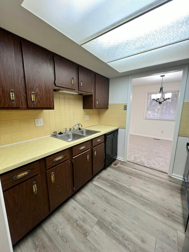 Foto del edificio - 1191 E David Rd