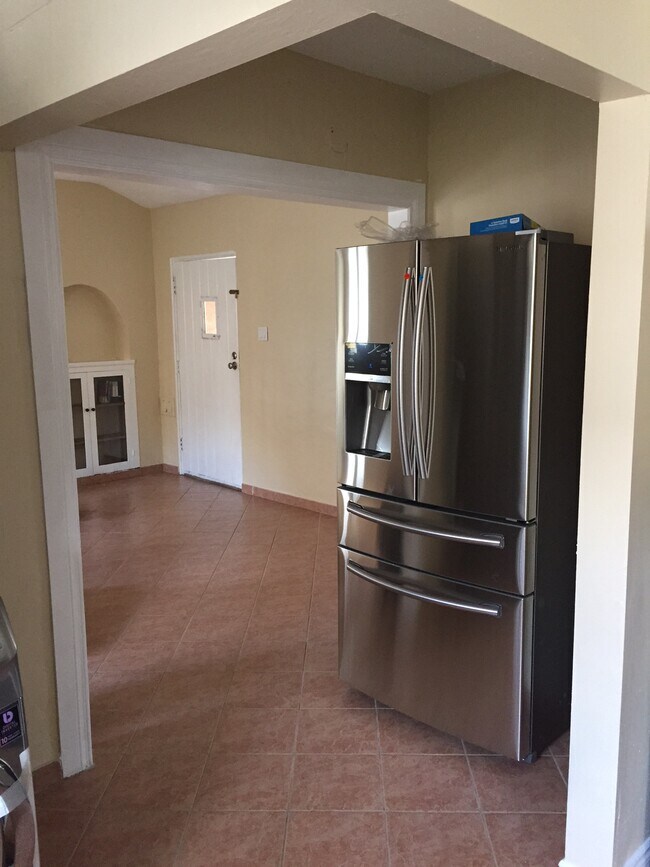 Kitchen - 166 E Platt St