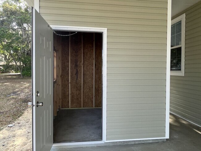 Building Photo - 158 Millwood Rd
