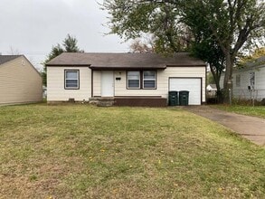 Building Photo - 4016 Mallard Dr