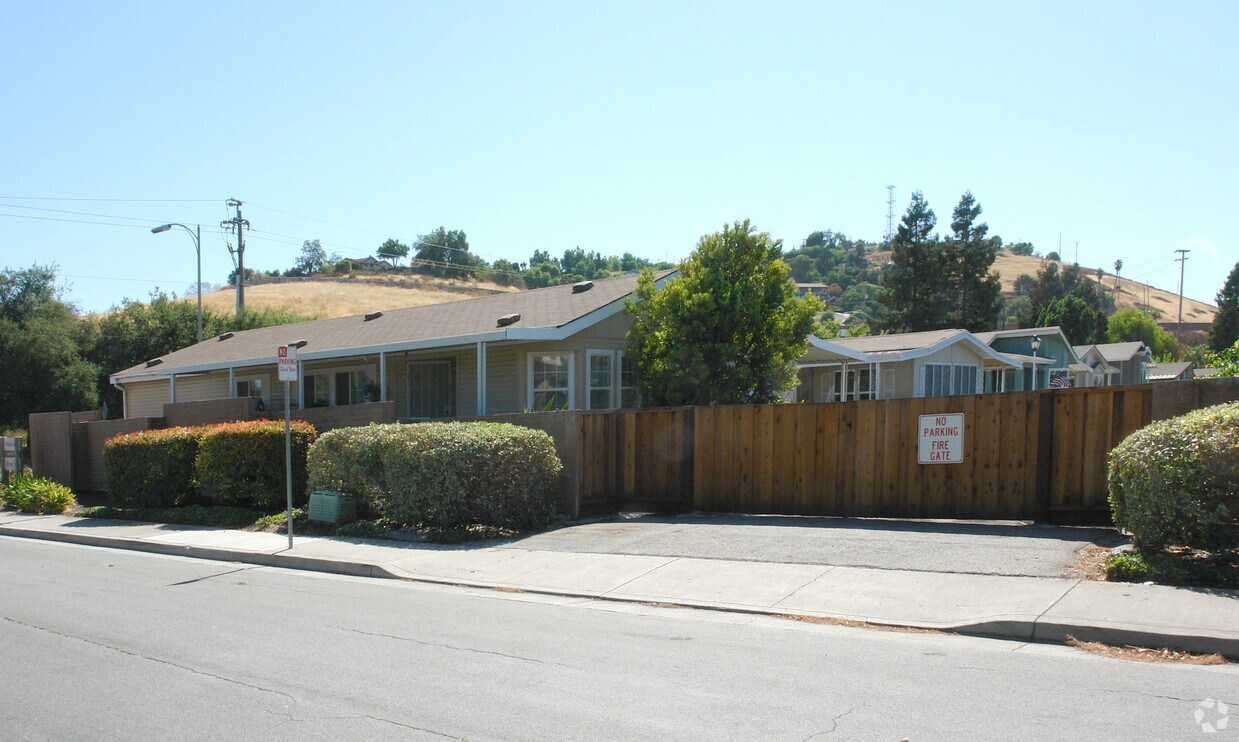 Building Photo - 2320 Canoas Garden Ave