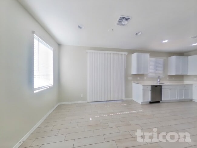 Building Photo - 5830 W Wood St