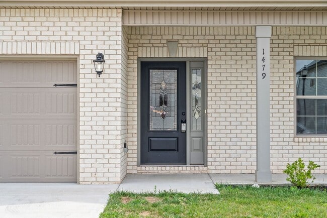 Foto del edificio - Dog Friendly Four Bedroom Near I24!