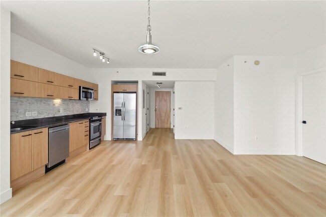 Building Photo - 350 S Miami Ave