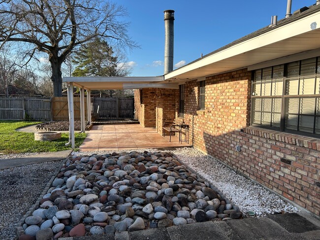 Rock Garden / Patio - 2856 Woodbrook Dr