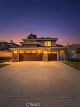 Building Photo - 17 Pastora