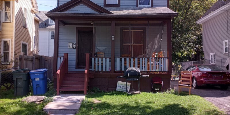 Primary Photo - 82 Harris St