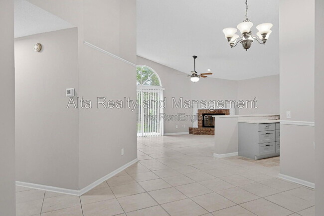 Building Photo - 9569 Sugar Hollow Ln