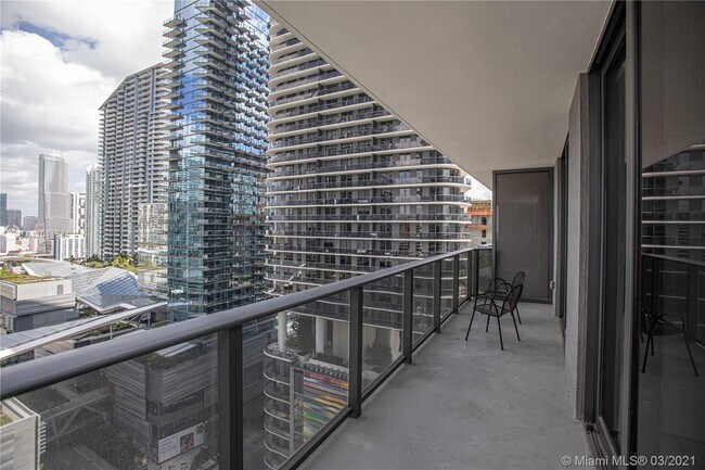 Foto del edificio - 45 SW 9th St