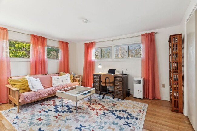 Foto del edificio - 171 Brackett Rd