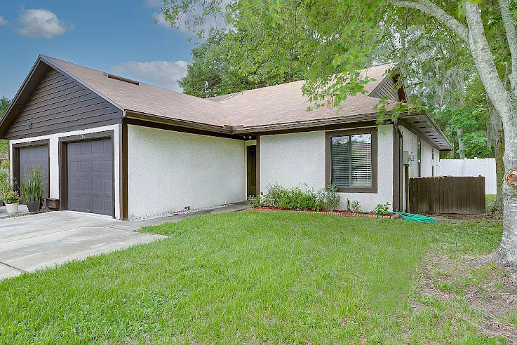 Primary Photo - 2136 Derringer Cir W