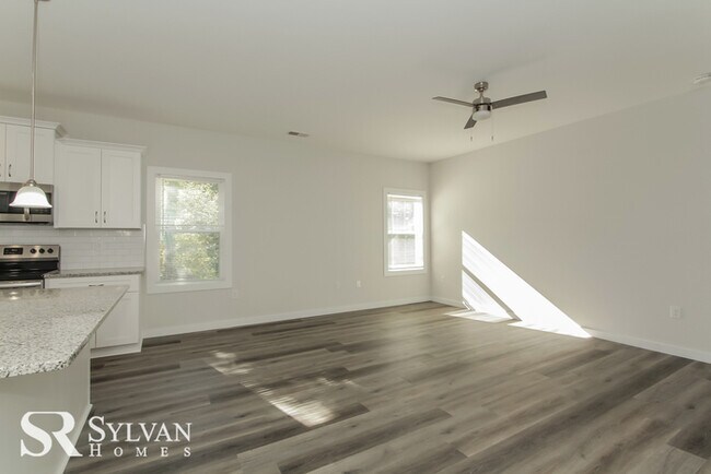 Building Photo - Pretty 3BR 2BA Home