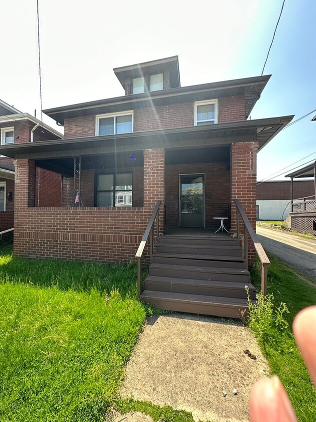 Primary Photo - Single family, three bedroom home.