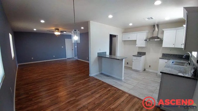 Building Photo - Delightful Home Near South High School!