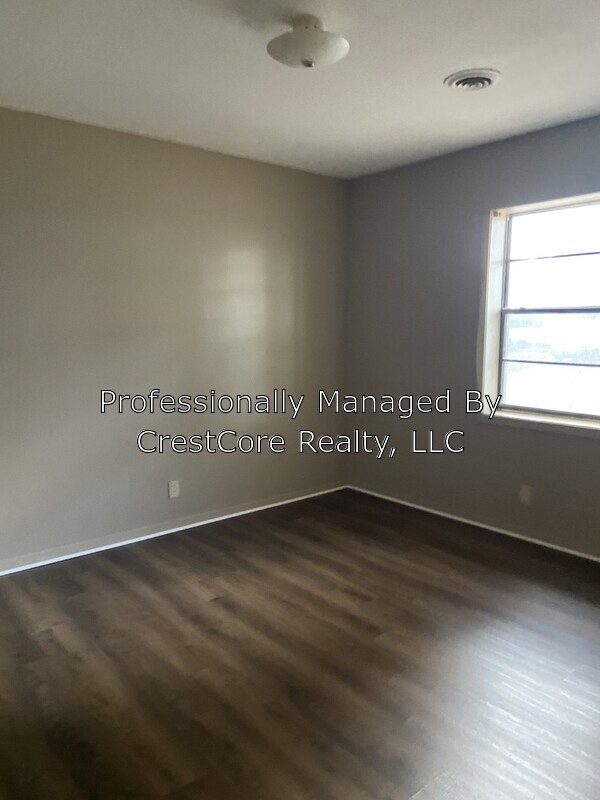 Building Photo - 110-130 McCullough Ave