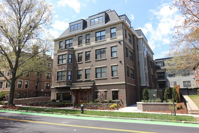 Building Photo - 136 Babcock St