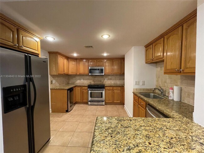 Building Photo - 4009 N Cypress Dr