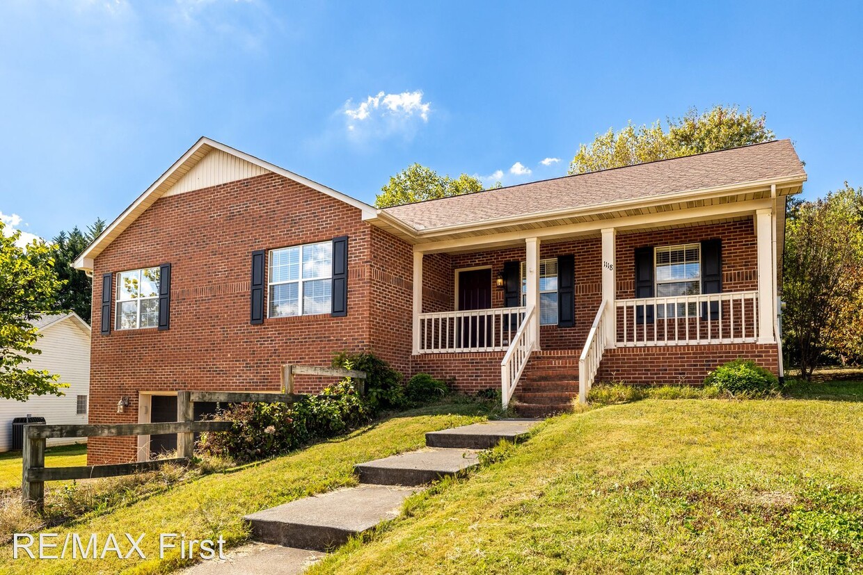 Primary Photo - 4 br, 3 bath House - 1118 Willow Creek Cir
